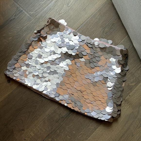 Alice + Olivia sequence skirt - Picture 2 of 8